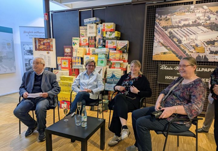 V.l.n.r: Hans Franssen, Ulrike Milas-Quirin, Kirsten Rose und Dr. Andrea Schneider eröffneten am Sonntagvormittag die Ausstellung im Stadtmuseum.