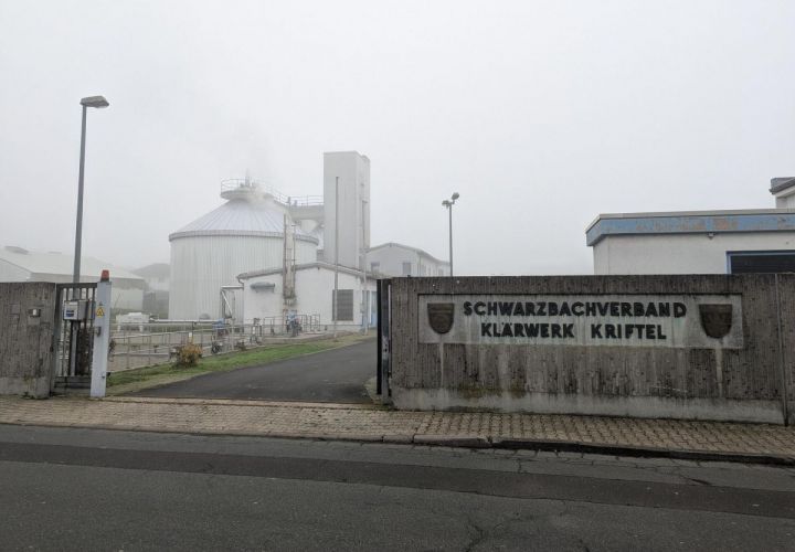 Das Klärwerk Kriftel. Die im Planungsausschuss vorgestellte Potenzialanalyse im Rahmen der Kommunalen Wärmeplanung hat die Abwärmenutzung aus dem dortigen Abwasser als vielversprechendes Potenzial identifiziert.