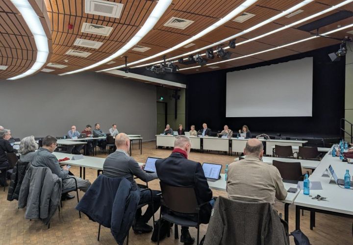 Auch in der laufenden Sitzungsrunde treffen sich die Ausschüsse wieder in der Stadthalle und nicht, wie sonst üblich, im Hessensaal im Alten Posthof.