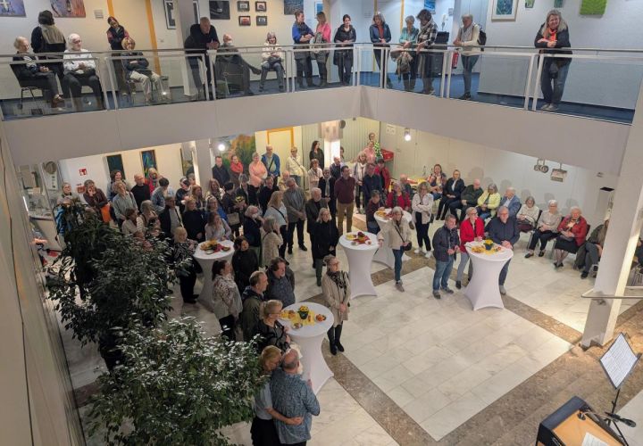 Foto: mpk
Sehr gut besucht war die Eröffnung der Ausstellung "Facettenreich" am Mittwochabend im Rat- und Bürgerhaus.