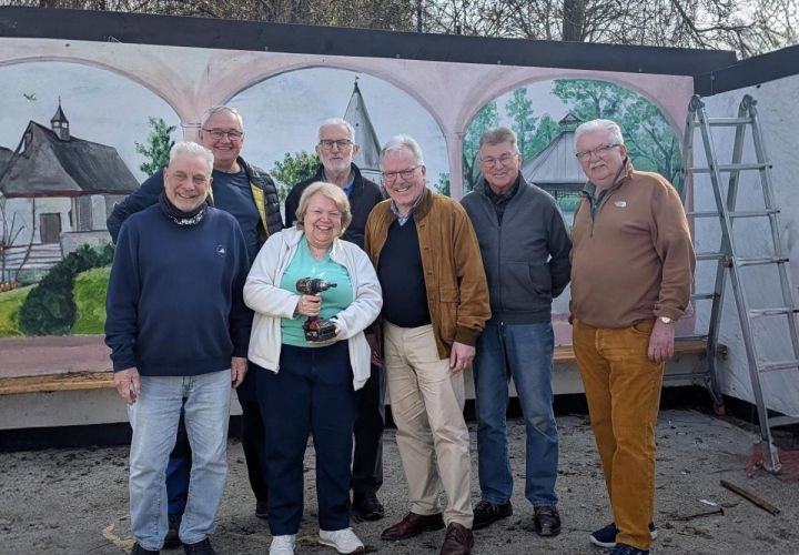 Foto: pm
Zum Auftakt der Aktion schauten auch Bürgermeister Bernd Blisch (Mitte) und verdiente Vereinsaktive vorbei,