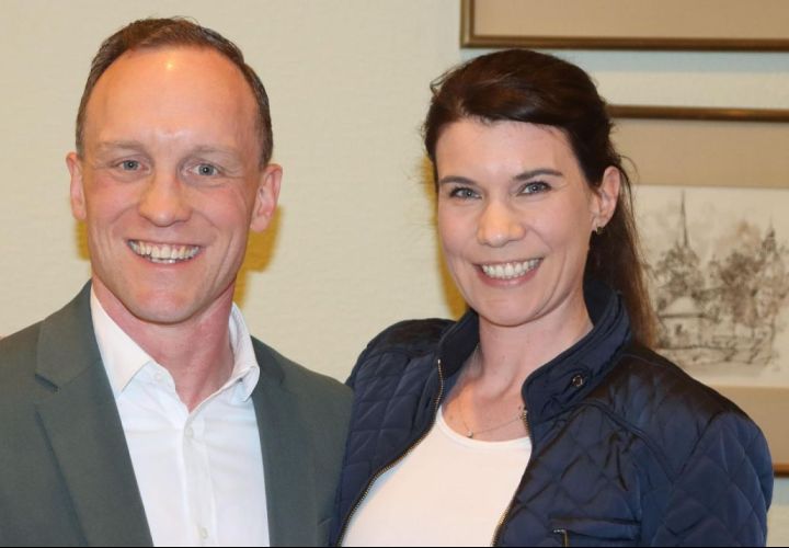 Foto: gus
Luana Schnabel übergab das Amt der Ortsvorsteherin an Dr Dr. Dirk Graafen und wird sich fortan stärker in der Stadtverordnetenversammlung einbringen.