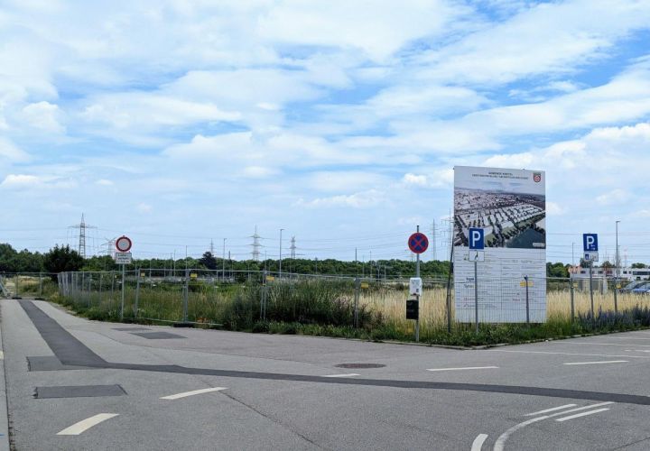 Foto: mpk
Im Neubaugebiet "Am Krifteler Wäldchen" wird die ABG FRANKFURT HOLDING Wohnungsbau- und Beteiligungsgesellschaft mbH auch weiterhin nicht mit der Umsetzung des Bauvorhabens beginnen.