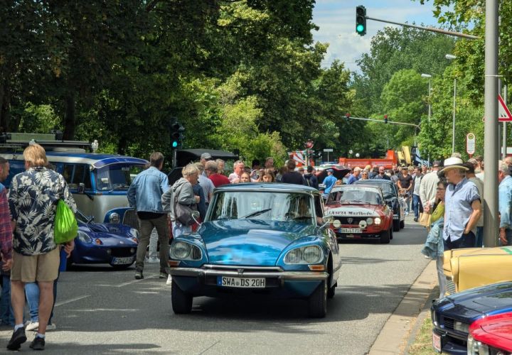 Foto: mpk
Der Hessendamm war am vergangenen Wochenende wieder ganz in der Hand der Oldtimer-Freunde.