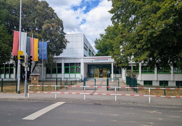 Foto: mpk
In der kommenden Ausschussrunde wird weiter darüber beraten, ob vor der Lindenschule eine vormittags zeitlich begrenzte "Kiss and Bye"-Zone entstehen soll.