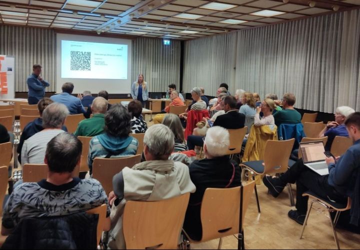 Archivbild: Gemeinde 
Groß war bereits das Interesse an der Auftaktveranstaltung „Klimaschutz im Gespräch“ am 9. September 2025 im Rat- und Bürgerhaus, Am gestrigen Donnerstagabend fand nun die Abschlussveranstaltung zum Klimaschutzkonzept und zur kommunalen Wärmeplanung in der Kleinen Schwarzbachhalle statt.