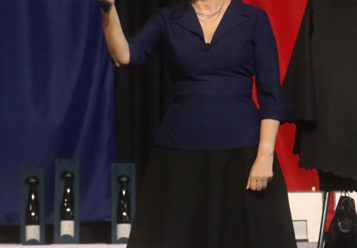 Foto: gus
Michelle Spillner ist als Zauberkünstlerin bekannt, in Flörsheim waren die gezeigten Tricks aber nur symbolisch für ihren Vortrag über das Ehrenamt.