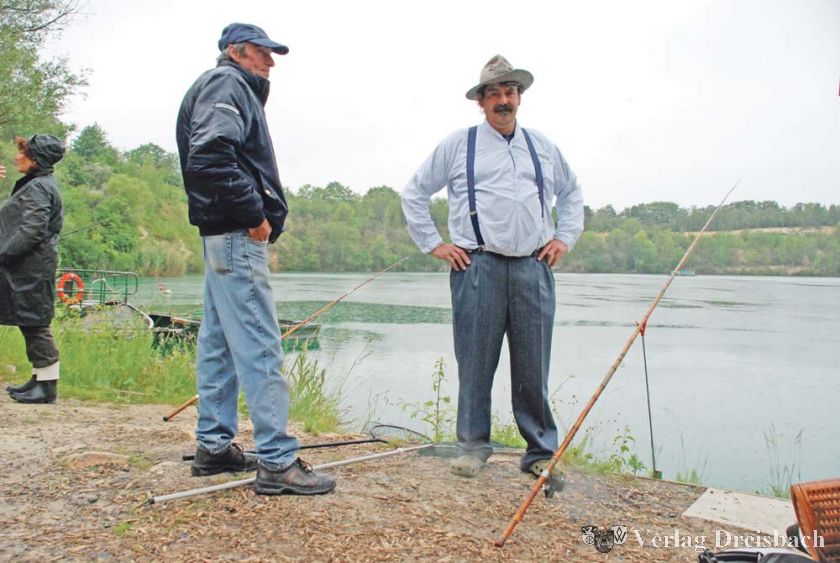 Alte Holzrute gegen Hightech-Angel | Verlag Dreisbach Online